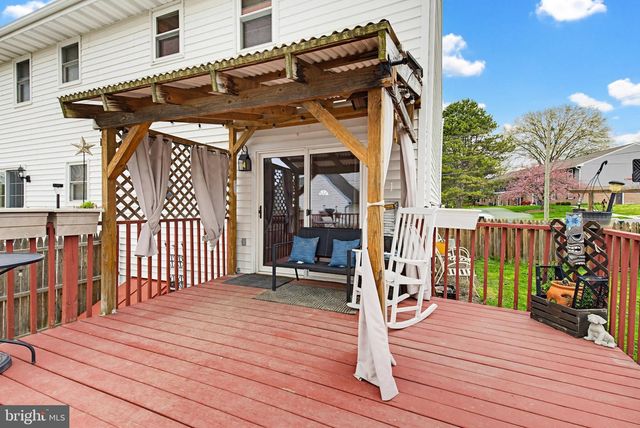 212 BEECHWOOD LN, Elizabethtown, PA 17022