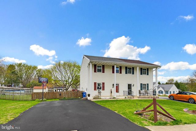 212 BEECHWOOD LN, Elizabethtown, PA 17022