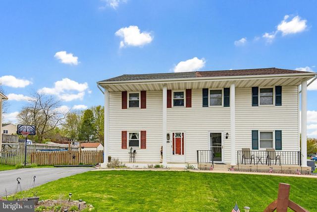 212 BEECHWOOD LN, Elizabethtown, PA 17022