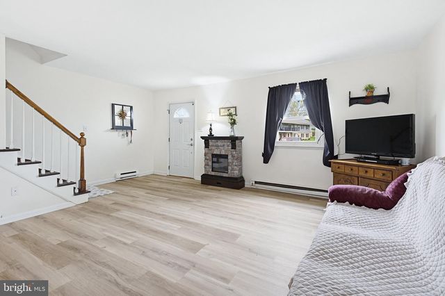 212 BEECHWOOD LN, Elizabethtown, PA 17022