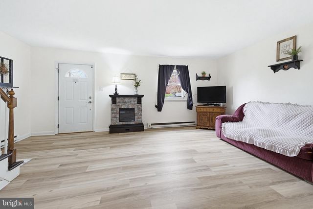212 BEECHWOOD LN, Elizabethtown, PA 17022
