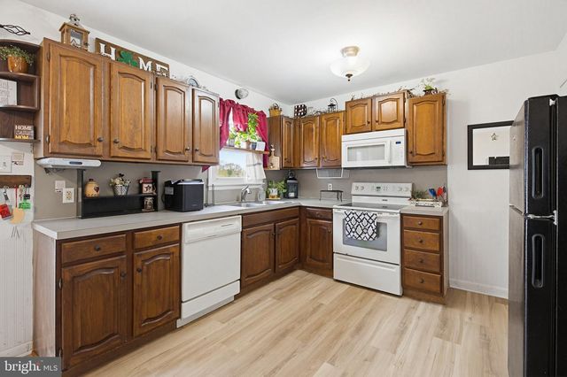 212 BEECHWOOD LN, Elizabethtown, PA 17022