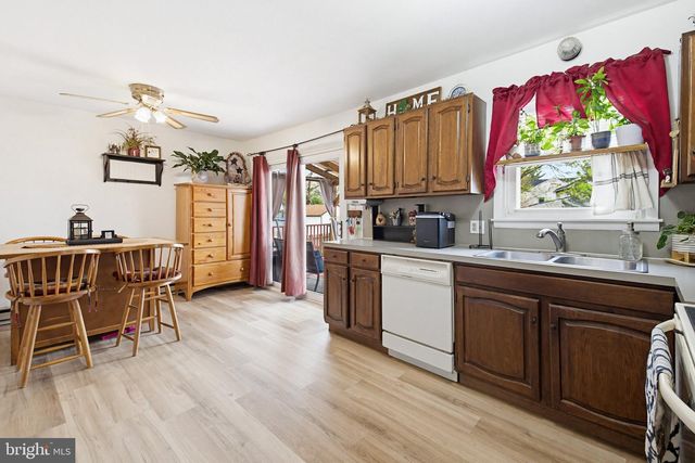 212 BEECHWOOD LN, Elizabethtown, PA 17022