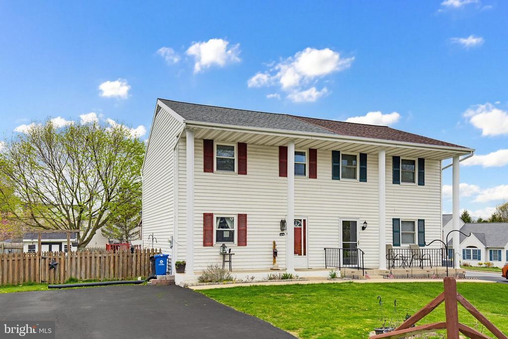 212 BEECHWOOD LN, Elizabethtown, PA 17022