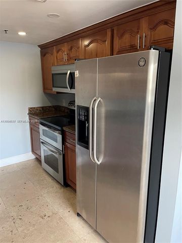 2415 NW 16th St Rd 102, Miami, FL 33125