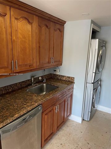 2415 NW 16th St Rd 102, Miami, FL 33125