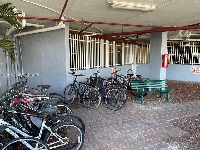 2415 NW 16th St Rd 102, Miami, FL 33125