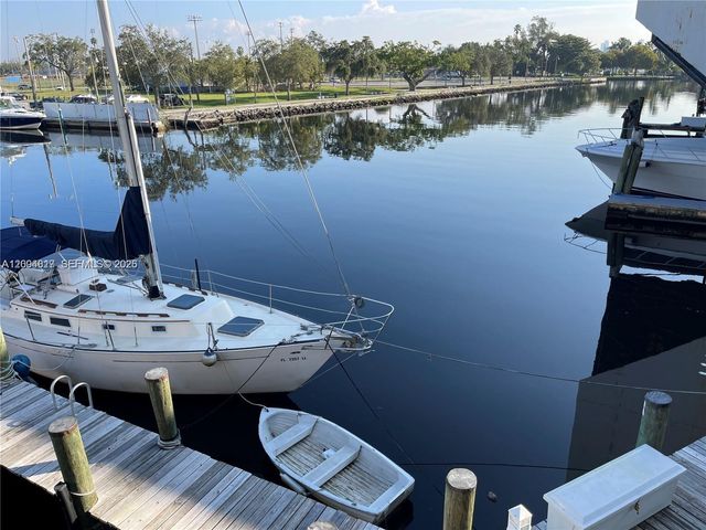 2415 NW 16th St Rd 102, Miami, FL 33125