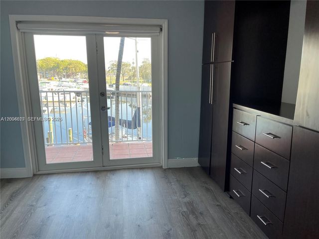 2415 NW 16th St Rd 102, Miami, FL 33125