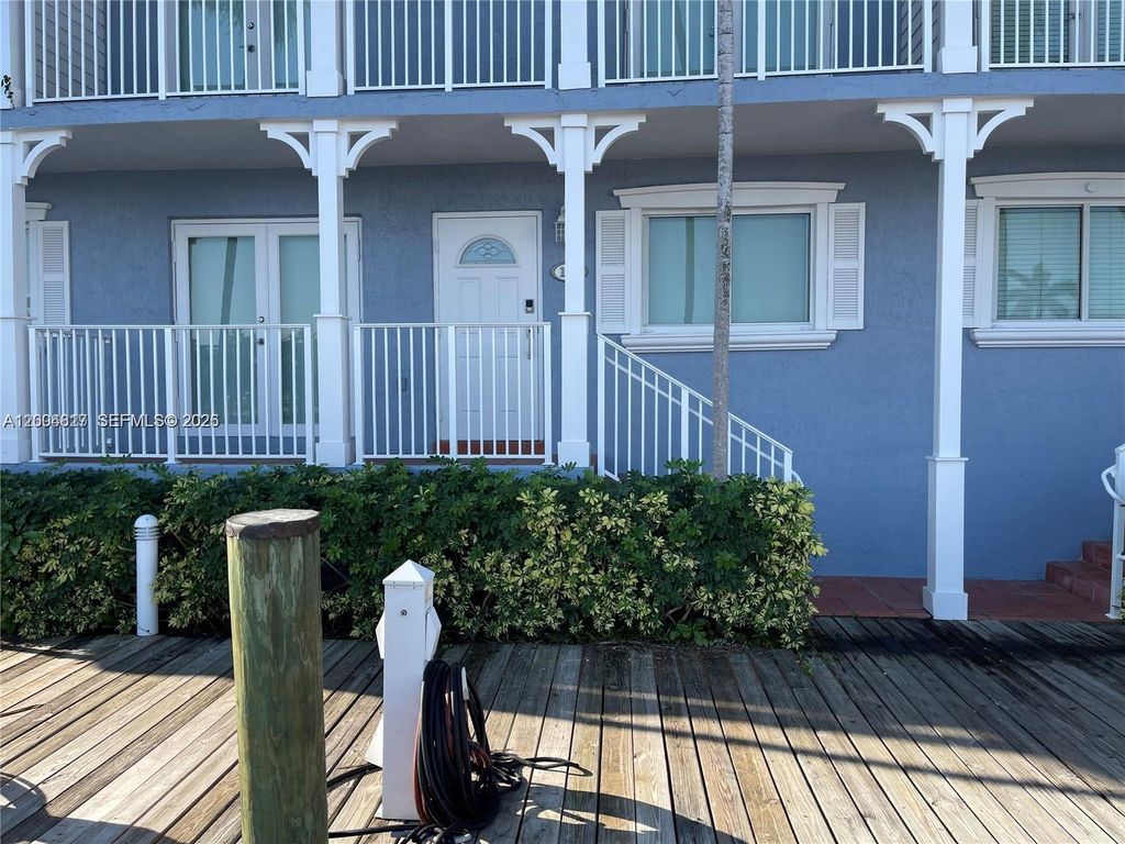 2415 NW 16th St Rd 102, Miami, FL 33125