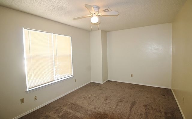 122 Country Bend Drive, Duncanville, TX 75137