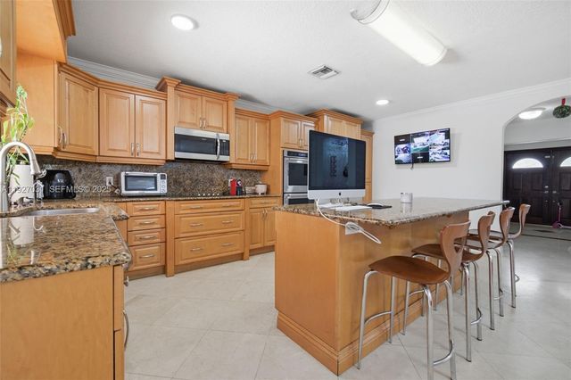 713 Diplomat Pkwy, Hallandale Beach, FL 33009