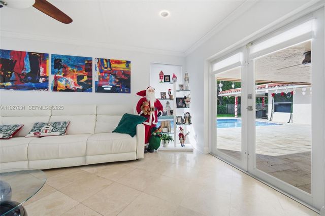 713 Diplomat Pkwy, Hallandale Beach, FL 33009