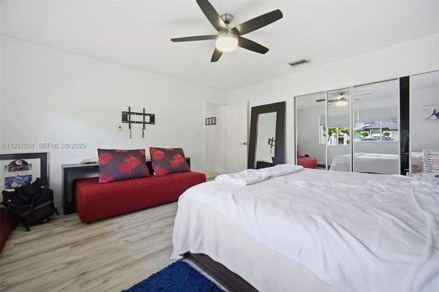 713 Diplomat Pkwy, Hallandale Beach, FL 33009