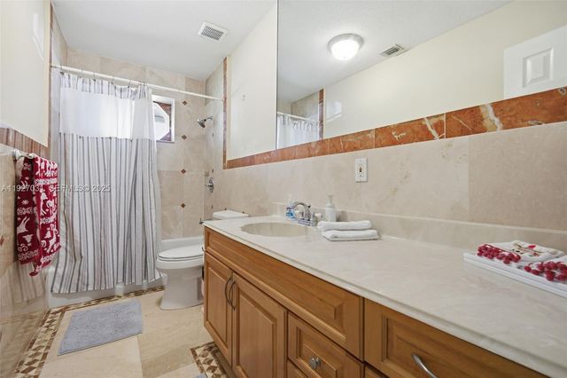 713 Diplomat Pkwy, Hallandale Beach, FL 33009