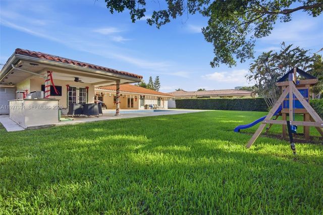 713 Diplomat Pkwy, Hallandale Beach, FL 33009