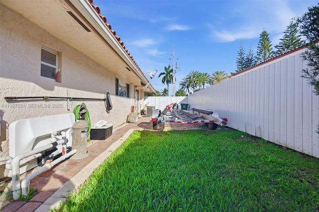 713 Diplomat Pkwy, Hallandale Beach, FL 33009