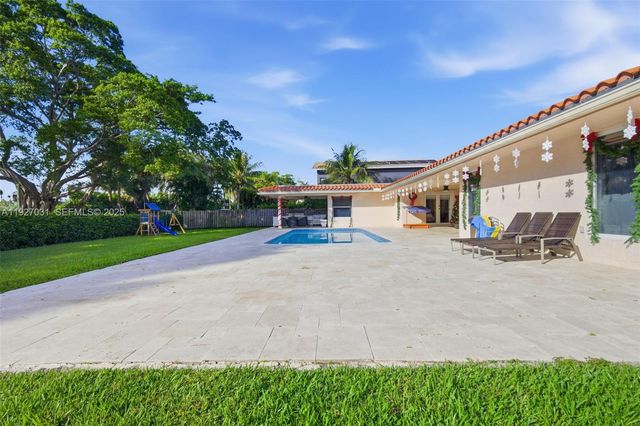 713 Diplomat Pkwy, Hallandale Beach, FL 33009