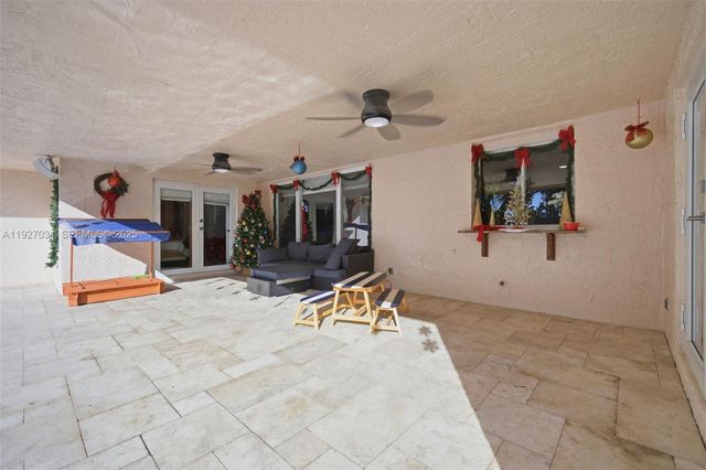 713 Diplomat Pkwy, Hallandale Beach, FL 33009