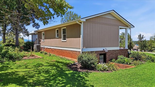 1800 Grandview Drive, Seneca, SC 29672