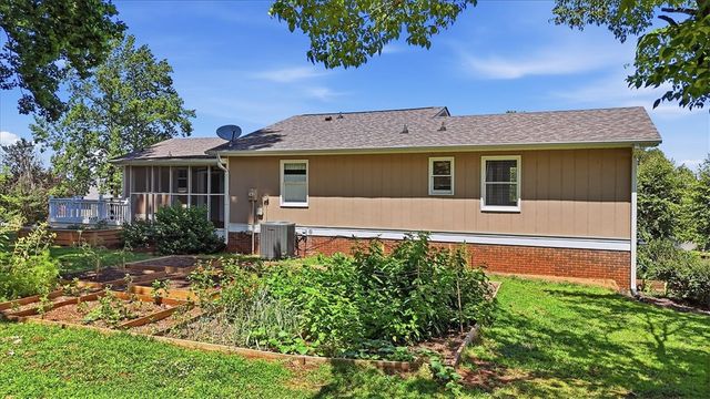 1800 Grandview Drive, Seneca, SC 29672
