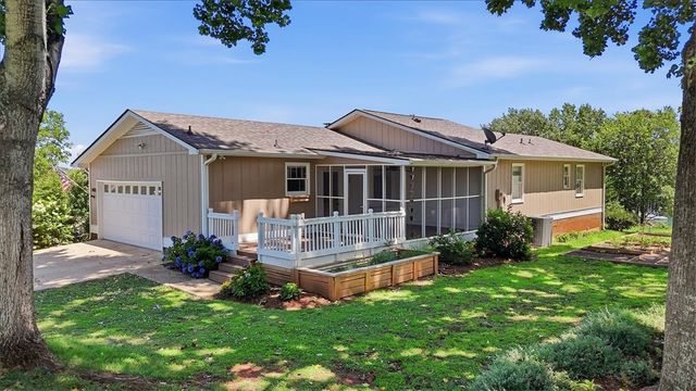 1800 Grandview Drive, Seneca, SC 29672