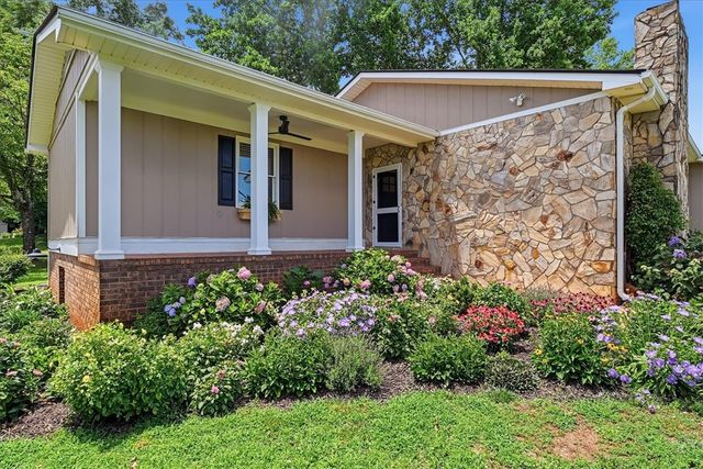 1800 Grandview Drive, Seneca, SC 29672