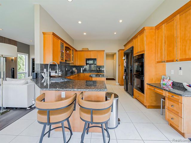 6310 Branford Drive, West Bloomfield, MI 48322