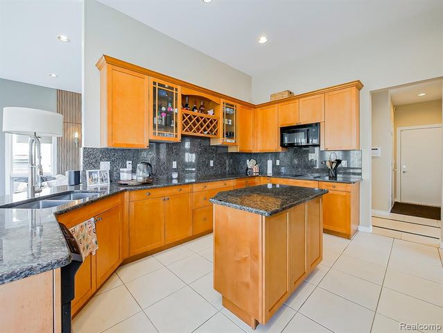 6310 Branford Drive, West Bloomfield, MI 48322