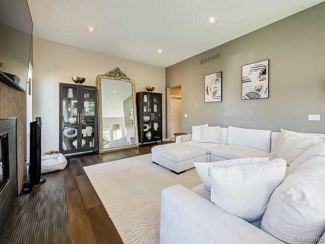 6310 Branford Drive, West Bloomfield, MI 48322