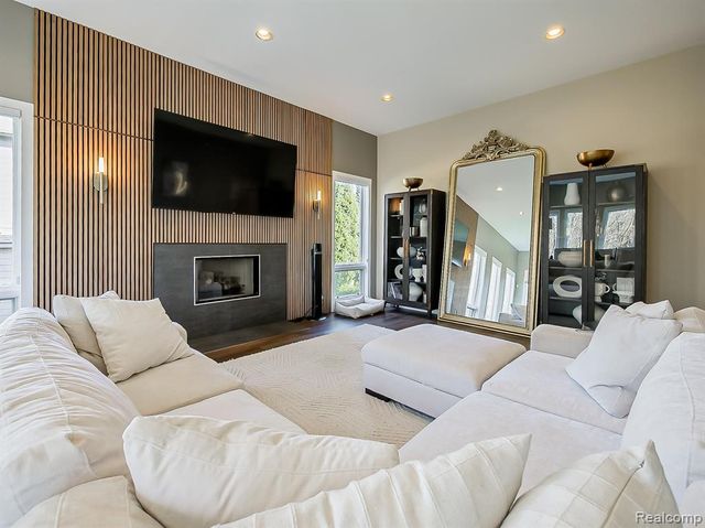 6310 Branford Drive, West Bloomfield, MI 48322