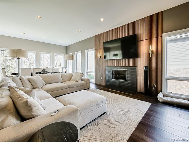 6310 Branford Drive, West Bloomfield, MI 48322