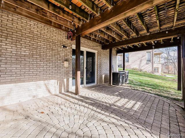 6310 Branford Drive, West Bloomfield, MI 48322