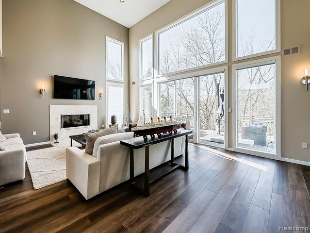 6310 Branford Drive, West Bloomfield, MI 48322