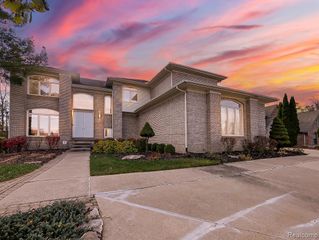 6310 Branford Drive, West Bloomfield, MI 48322