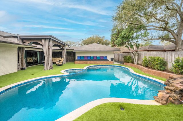 3119 Broadmoor Drive, Sugar Land, TX 77478
