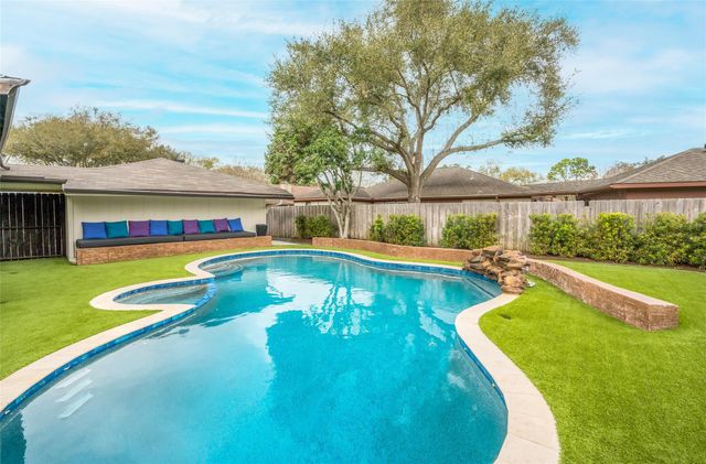 3119 Broadmoor Drive, Sugar Land, TX 77478