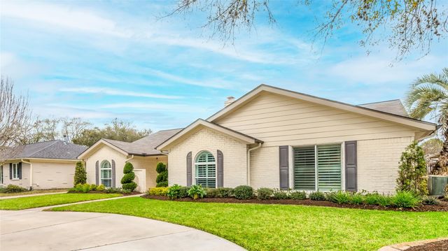 3119 Broadmoor Drive, Sugar Land, TX 77478