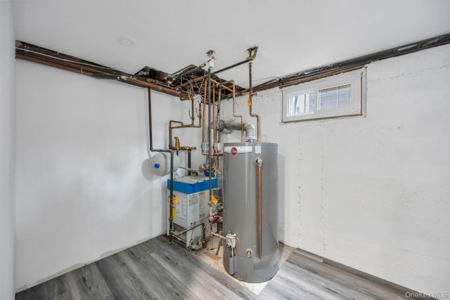 48 Earl Road, Melville, NY 11747