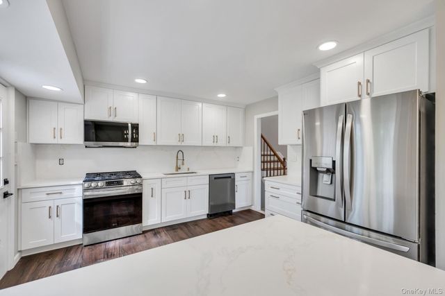 48 Earl Road, Melville, NY 11747