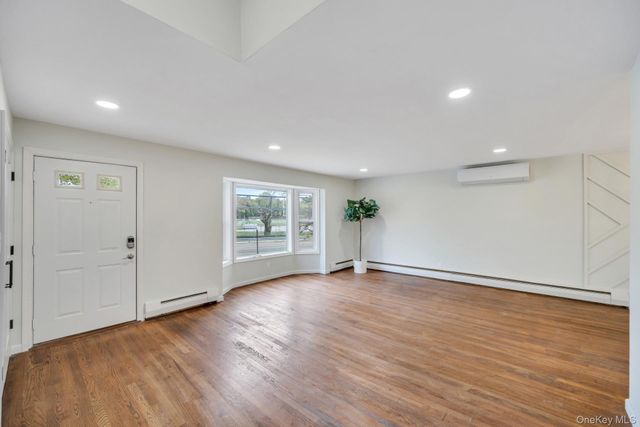 48 Earl Road, Melville, NY 11747