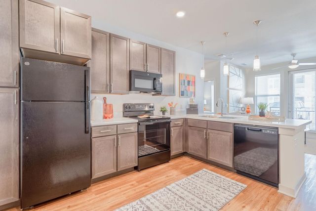 13939 Hillcroft Avenue 10202-1, Houston, TX 77085