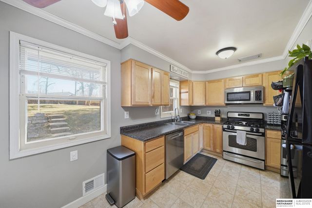 1831 Sunny Hill Road, Lincoln, NE 68502
