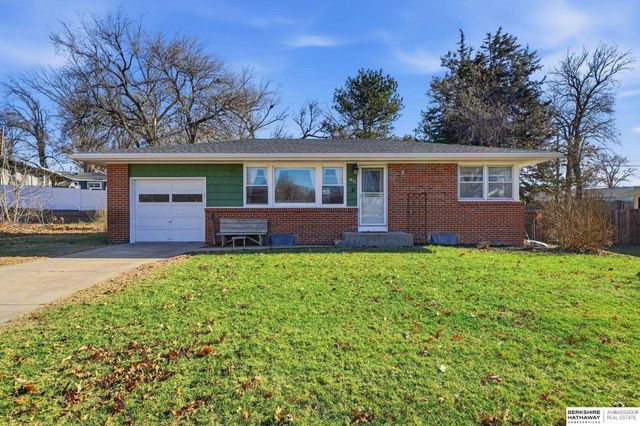 1831 Sunny Hill Road, Lincoln, NE 68502