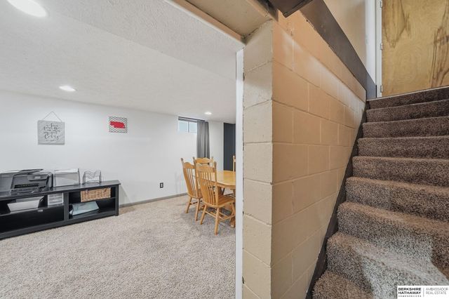 1831 Sunny Hill Road, Lincoln, NE 68502