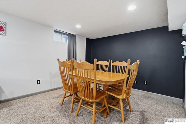 1831 Sunny Hill Road, Lincoln, NE 68502