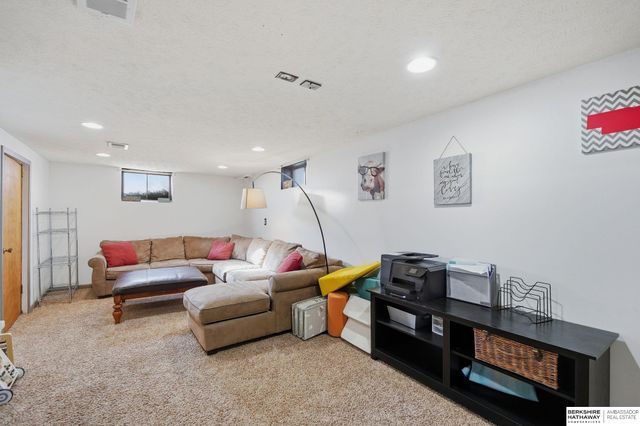 1831 Sunny Hill Road, Lincoln, NE 68502