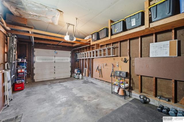 1831 Sunny Hill Road, Lincoln, NE 68502