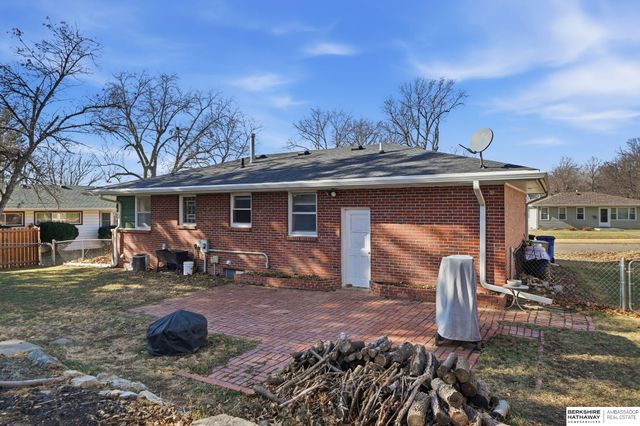 1831 Sunny Hill Road, Lincoln, NE 68502