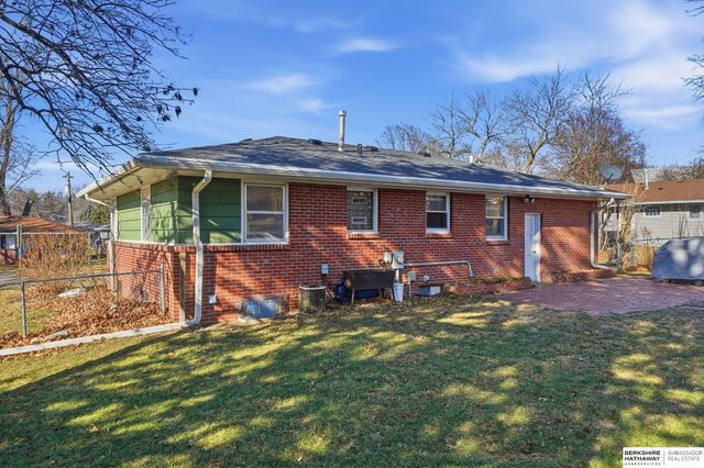 1831 Sunny Hill Road, Lincoln, NE 68502